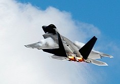 F-22 Raptor Has Fluffy Clouds on Its Wings, Hawaii Does That