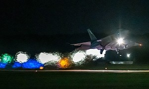 F-22 Raptor Looks Like It’s Shooting Fluffy Balls of Light Out the Rear