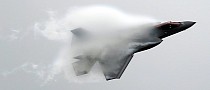 F-35 Lightning Looks Like It’s Vaporizing After Something Like the Thanos Snap