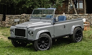 F1 Driver Lando Norris Can't Keep a Low Profile in His Topless Retro-Styled Defender