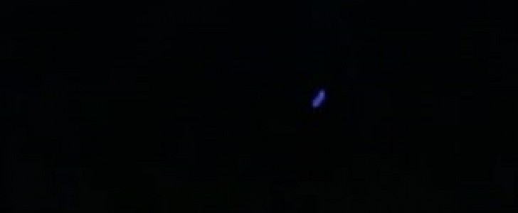 Supposed UFO falling out of the sky and into the ocean in Hawaii
