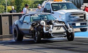 Faceless 1971 Chevrolet Corvette Drags First-Gen Mustang, There's No Contest