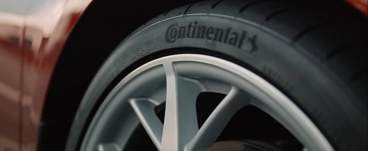 Continental tire ad starring the C8 Corvette