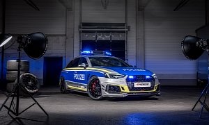 Fake Audi RS4 Police Car Has 530 HP and Carbon Body Kit in Germany