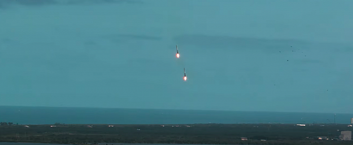 Falcon Heavy side boosters landing in sync