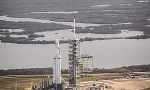 Falcon Heavy Launch Success, Boosters Land in Amazing Simultaneous Ballet