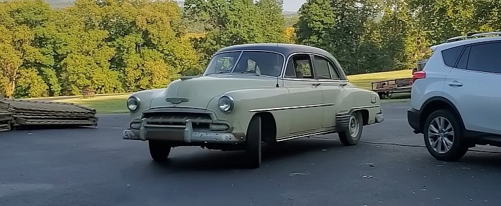 1952 Chevrolet Deluxe barn find