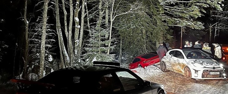 Porsche 911 stuck in a ditch after an alleged drift attempt on snow