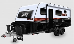 Fantasy Caravan Does It Again: Drops an Over-Achieving and Couple-Ready Off-Road Trailer