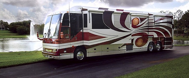 The Featherlite Vantare Platinum Plus was the first monster RV to be named world's most expensive at $2.5 million 
