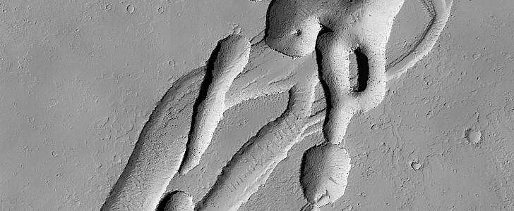 "Complicated" feature on the surface of Mars
