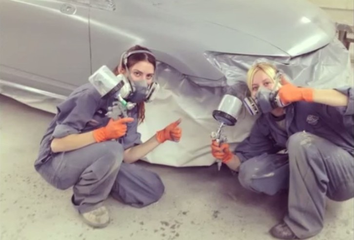 Female Car Mechanics Want to Open First All Female Auto Body Shop - Video