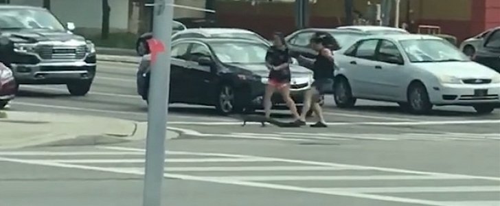 Women in Florida help alligator cross the street