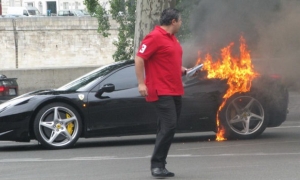 Ferrari 458 Catches Fire in Paris