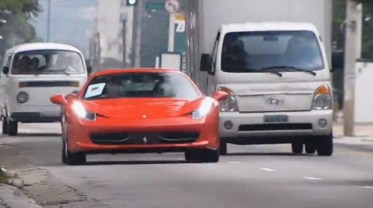 Ferrari 458 Goes Acceleration Crazy in City