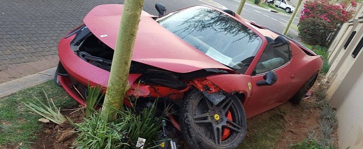 Ferrari 458 Spider crashed