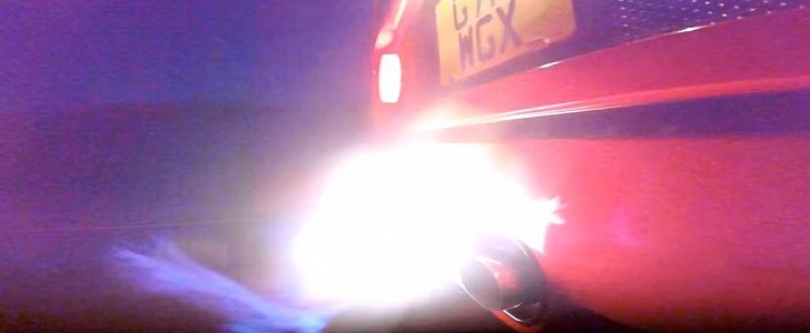 Ferrari F40 with Tubi Exhaust spits flames