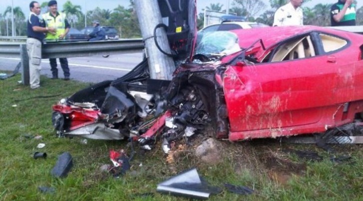 Ferrari F430 Crash in Klia, Malaysia