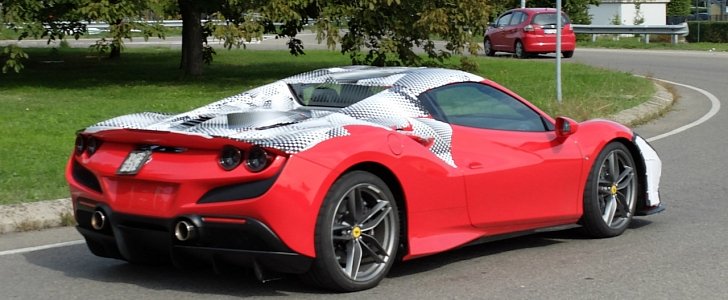 Ferrari F8 Spider Spotted in Traffic