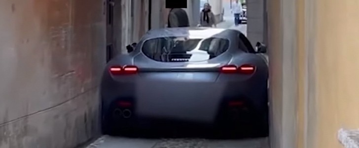 Ferrari Roma stuck on narrow street in Italy