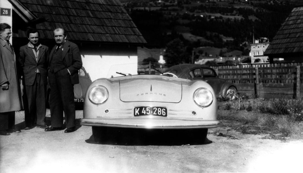 Ferry Porsche (centre), his father Ferdinand Porsche (right) and Erwin Komenda (left), 1948, in front of the 356 No. 1 in Gmund