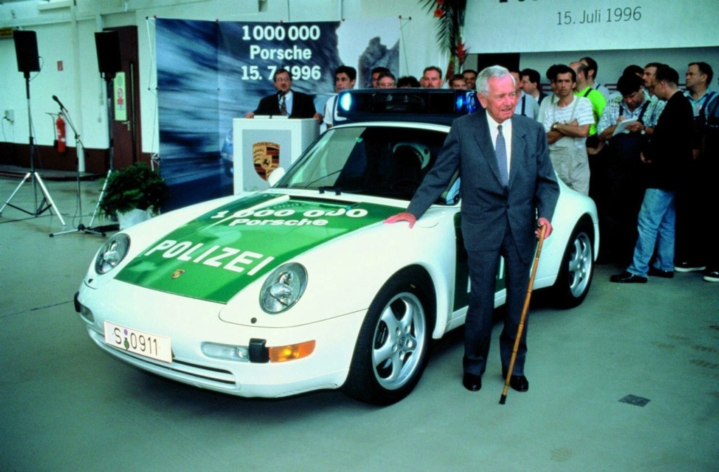Ferry Porsche in front of the one millionth Porsche, a 911 of the model line 993 (1996)