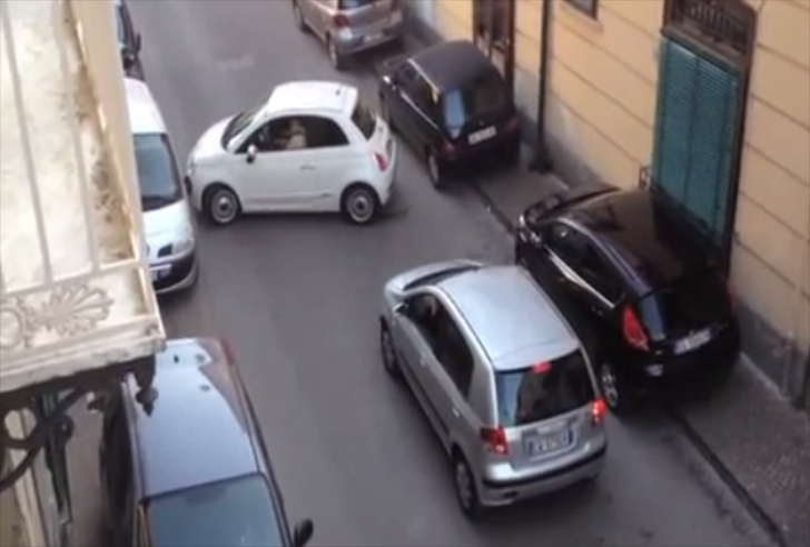 Fiat 500 Naples traffic