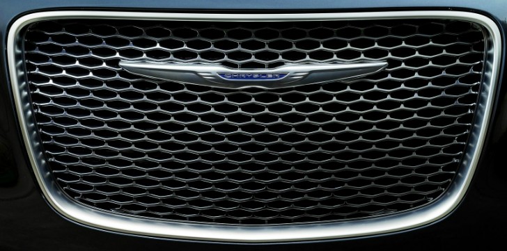 2015 Chrysler 300 front grille