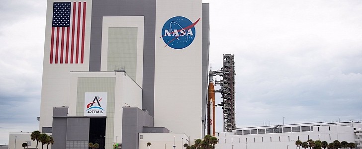 SLS gets inside VAB, greeted with fire alarm