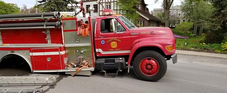Fire engine loses rear axle responding to emergency call at local meth lab