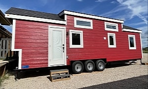 Firefly Is a Lively Tiny Home With a Chic Barn Look and a Commodious Interior