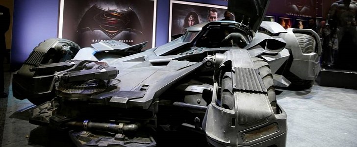 First Close-Up Pictures of Batman v Superman: Dawn of Justice Batmobile 