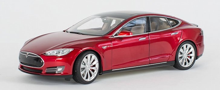 Tesla Model S 1:18 scale model