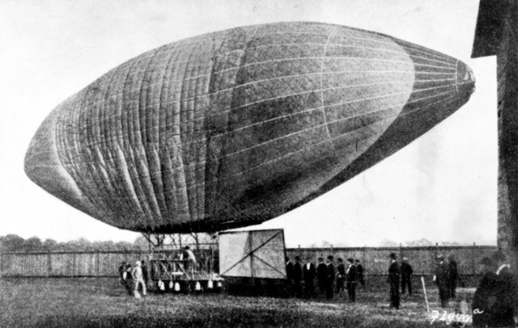 Daimler-engined Airship from 1888