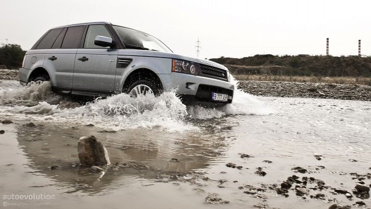 Range Rover Sport offroad driving