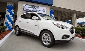 First Hyundai Tucson Fuel Cell Delivered to US Customer