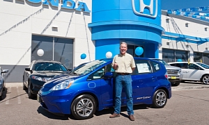 First Leaser Takes Delivery of Honda Fit EV