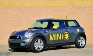 First MINI E Arrives in the US