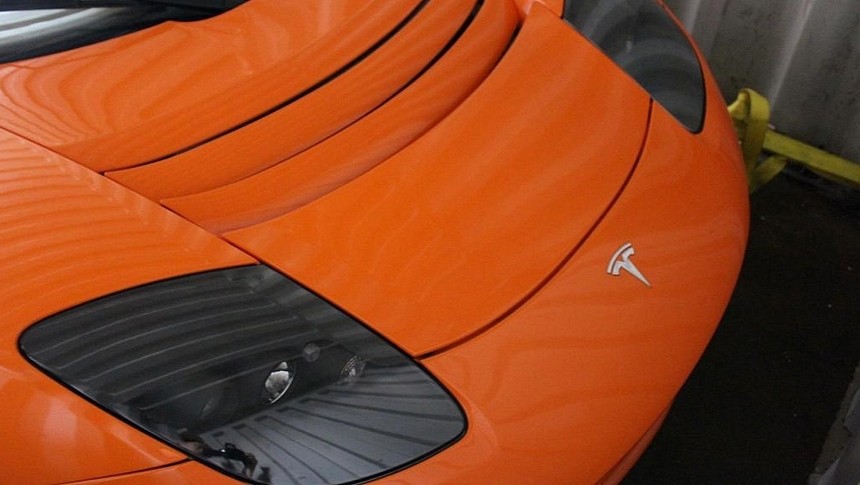 Tesla Roadster was abandoned in a Chinese port for 13 years: how is its battery pack now?