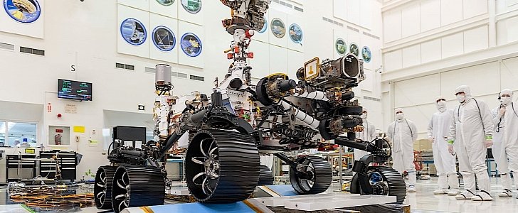 Mars 2020 rover first drive