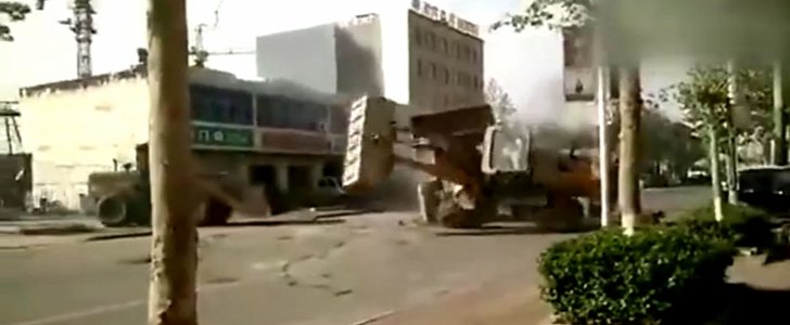 Wheel loaders fighting in China
