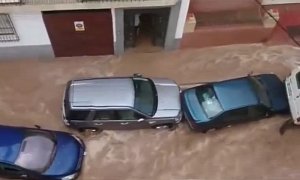 Flash Floods in Spain Turn the Streets in True Rapid Rivers, Cars Stand No Chance