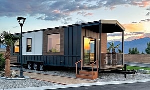Flawless Single-Level Tiny With a Covered Deck Is a Contemporary Design Masterpiece