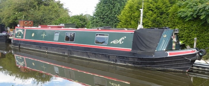 SS Irwell is a 52-foot narrowboat that's being used as permanent home
