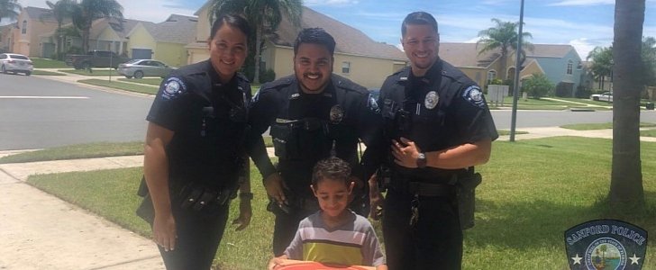 Cops act as delivery service for kid after he calls 911 asking for pizza