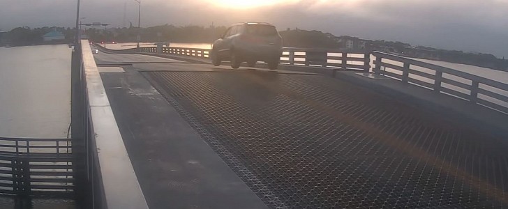 Hyundai Santa Fe performs drawbridge jump because Florida Man is fearless and unstoppable