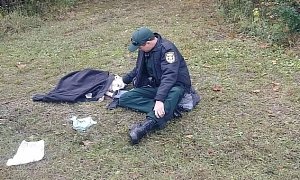 Florida Trooper Comforts Dog Hit by Car, Wraps it in His Own Coat