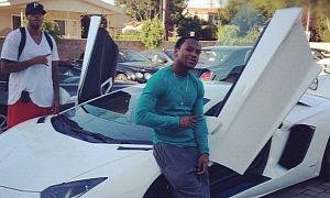 Floyd Mayweather Poses Next to His Aventador