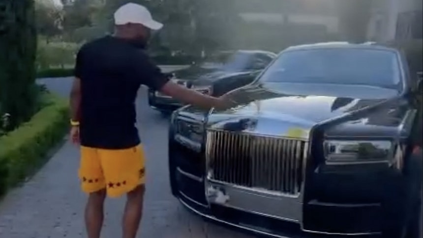 Floyd Mayweather has just bought three cars