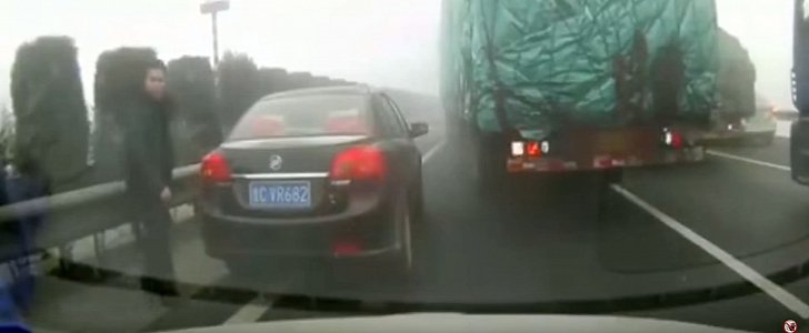 Crash on Chinese foggy highway